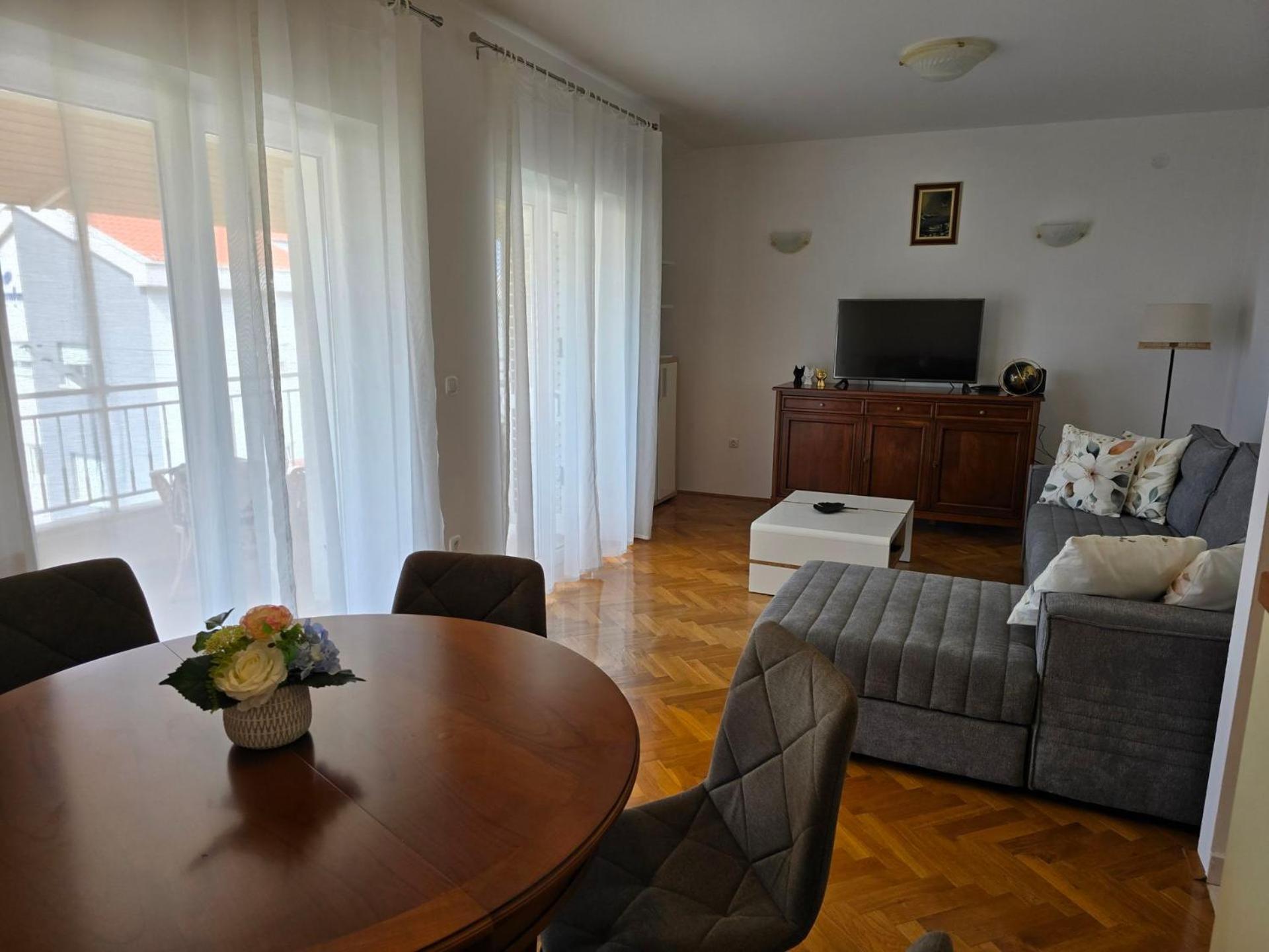 Apartment Huanita Promajna Eksteriør billede