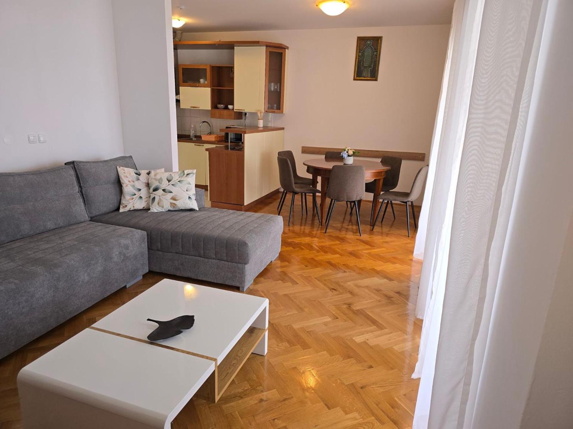 Apartment Huanita Promajna Eksteriør billede